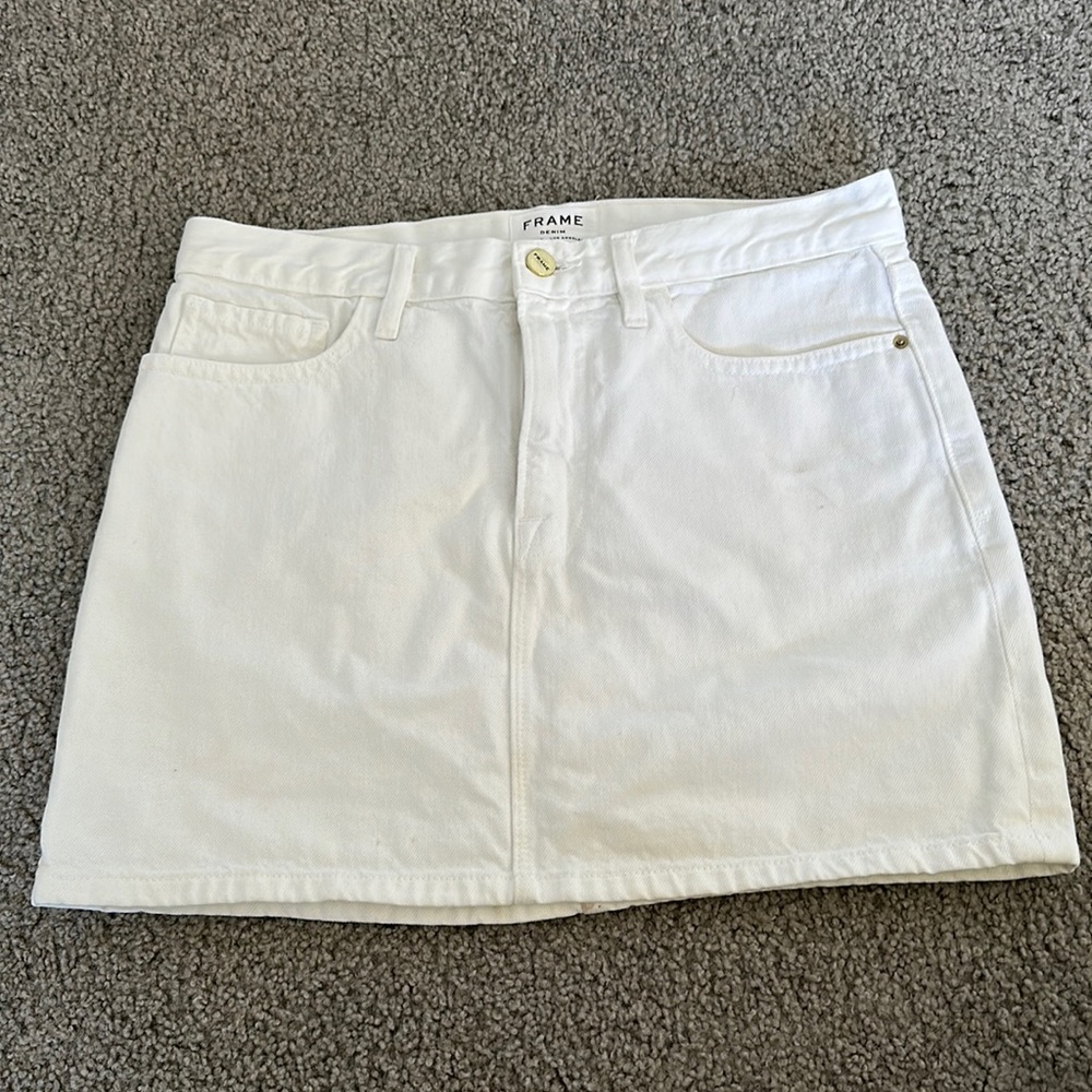 Frame Denim skirt. White. Size 28